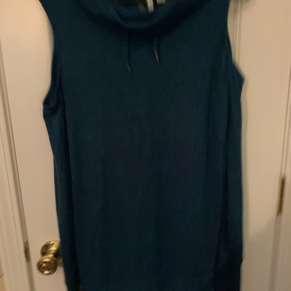 Women’s cold shoulder sweater - Picture 8 of 10